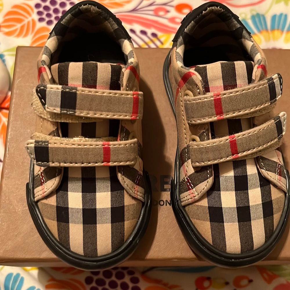 Burberry infant sneakers size 4